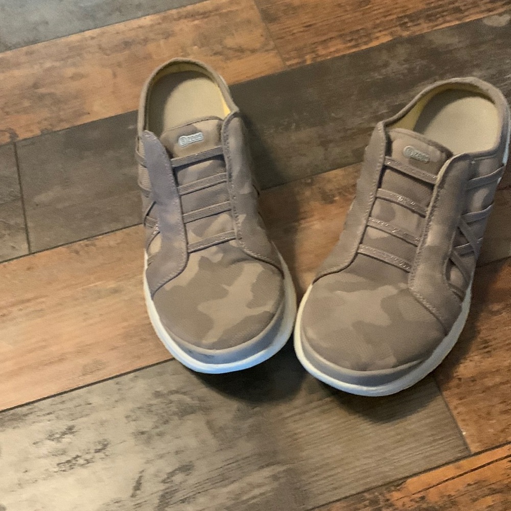 Bzees size 11 mens shoes